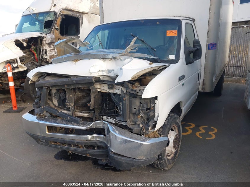 2000 Honda CR-V, Front, IAAI, VIN JHLRD2844YC010784 — photo 2