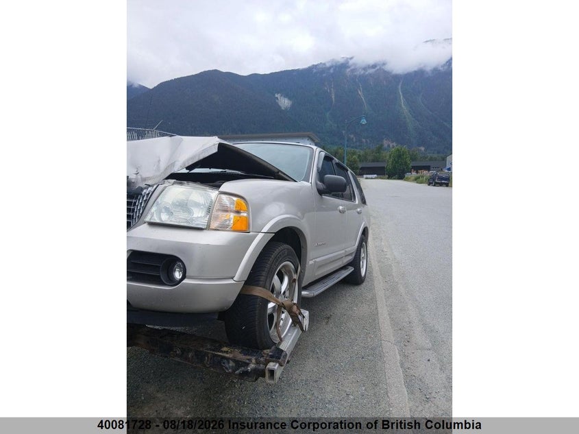 2004 Ford Explorer, Front, IAAI, VIN 1FMDU75W54ZB26590 — photo 2