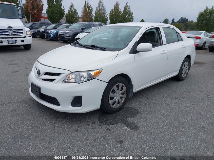 2013 Toyota Corolla, Right Front, IAAI, VIN 2T1BU4EE7DC025742 — photo 2