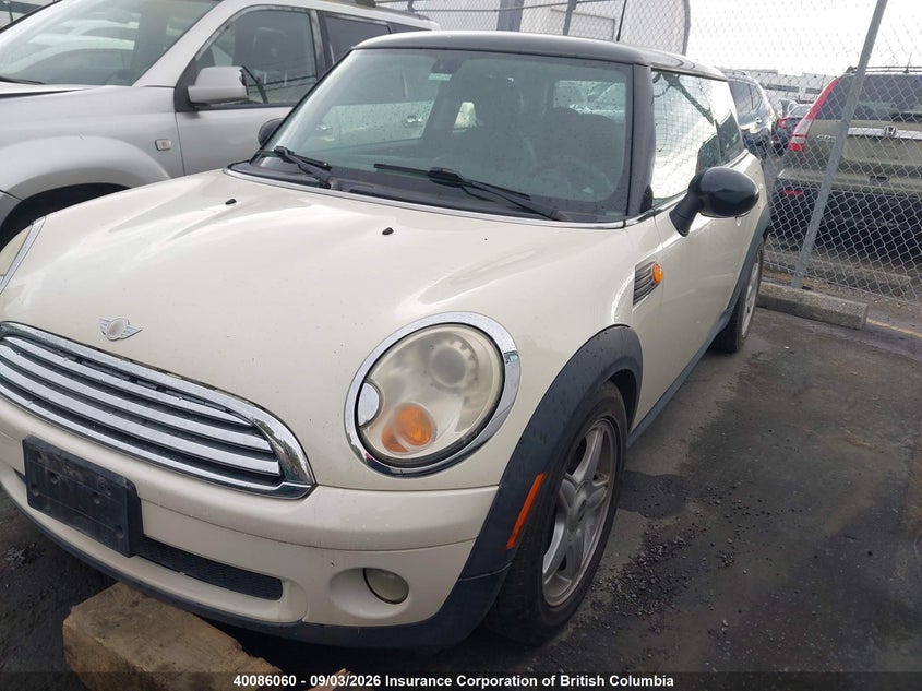 2008 MINI Cooper, Front, IAAI, VIN WMWMF33528TT60600 — photo 2