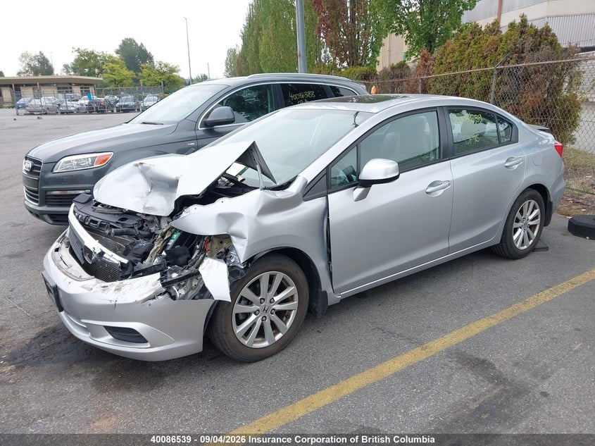 2002 Honda CR-V, Front, IAAI, VIN JHLRD78482C004989 — photo 2