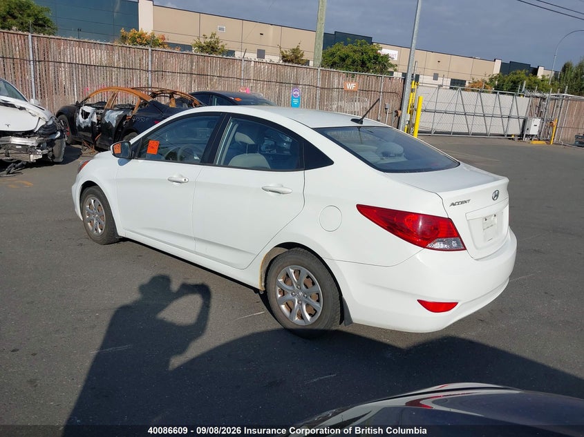 Vin: kmhct4ae7du290933, lot: 30105136, hyundai accent gls/gs 20133