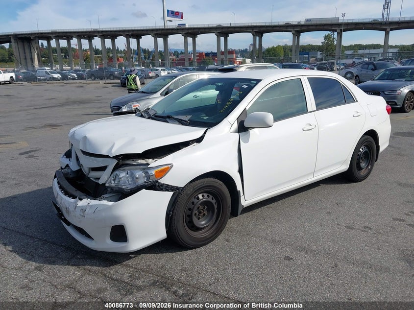 Vin: 2t1bu4eexdc070965, lot: 30105359, toyota corolla s/le 20132