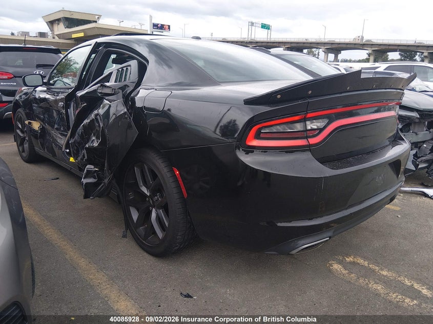 Vin: 2c3cdxhg8fh823876, lot: 30105468, dodge charger sxt 20153