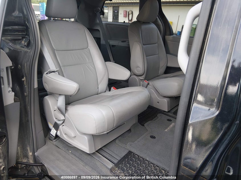 2017 TOYOTA SIENNA VAN 3.5L V-6 DI, DOHC, VVT, 296HP