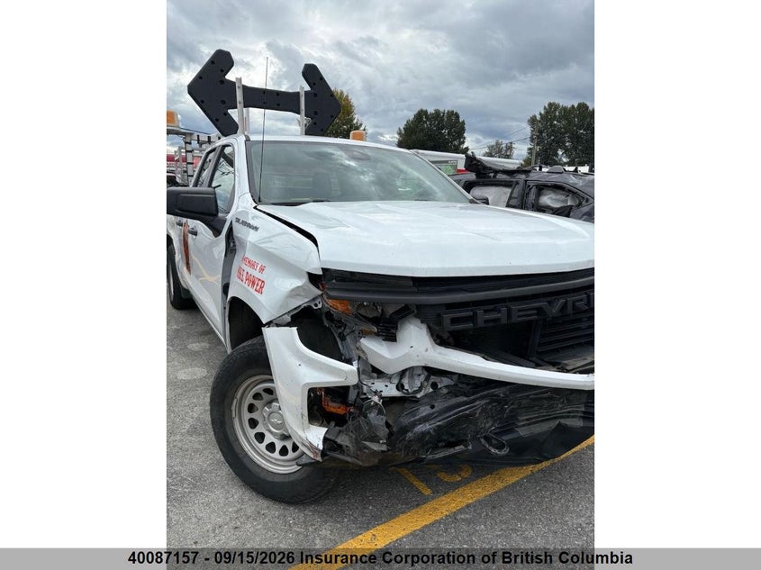 2022 Chevrolet Silverado K1500, Удар спереди, IAAI, VIN 1GCRDAED6NZ536323