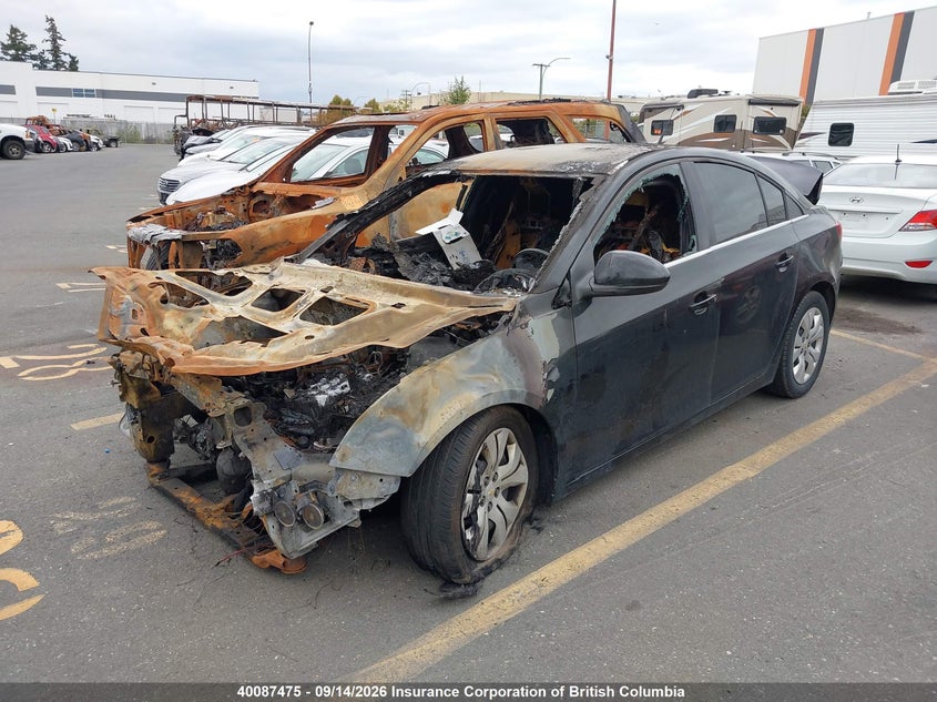 2013 Dodge Charger, Engine Fire, IAAI, VIN 2C3CDXHG9DH570323 — photo 2