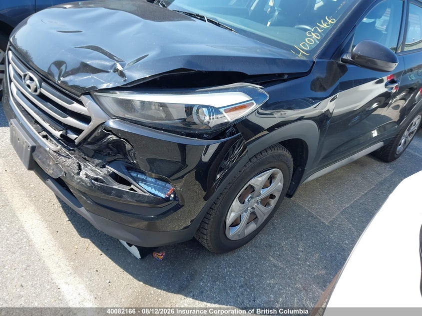 Vin: km8j23a4xhu443760, lot: 30106422, hyundai tucson se 20172