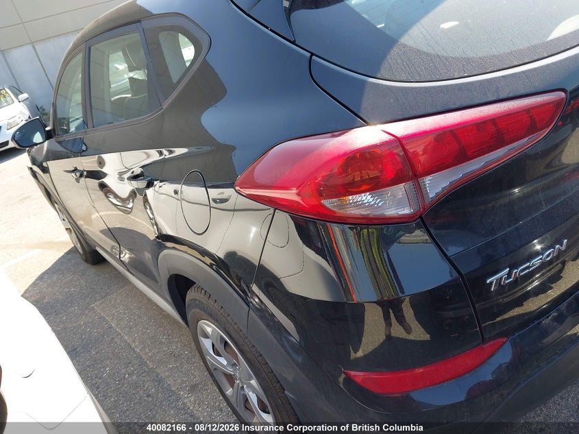 Vin: km8j23a4xhu443760, lot: 30106422, hyundai tucson se 20173