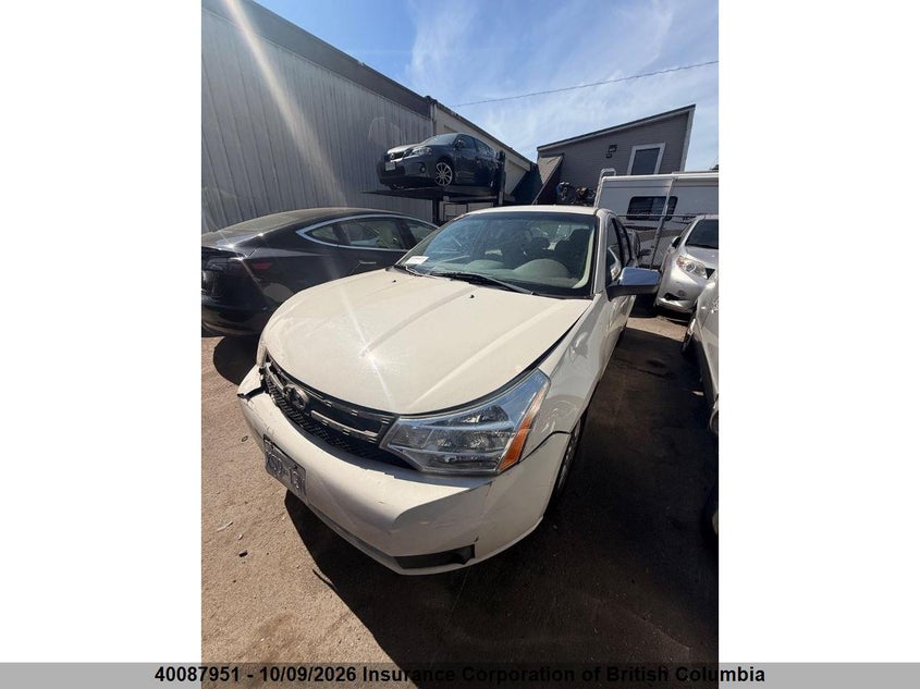 2009 Ford Focus, Front, IAAI, VIN 1FAHP35N29W204156 — photo 2