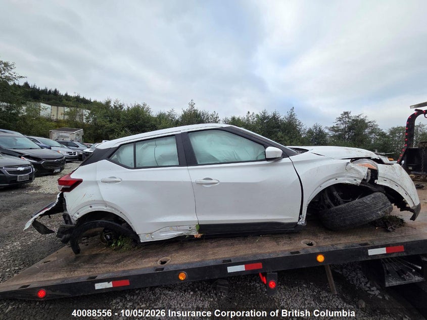 2020 Nissan Kicks, Удар спереди, IAAI, VIN 3N1CP5CV8LL541398