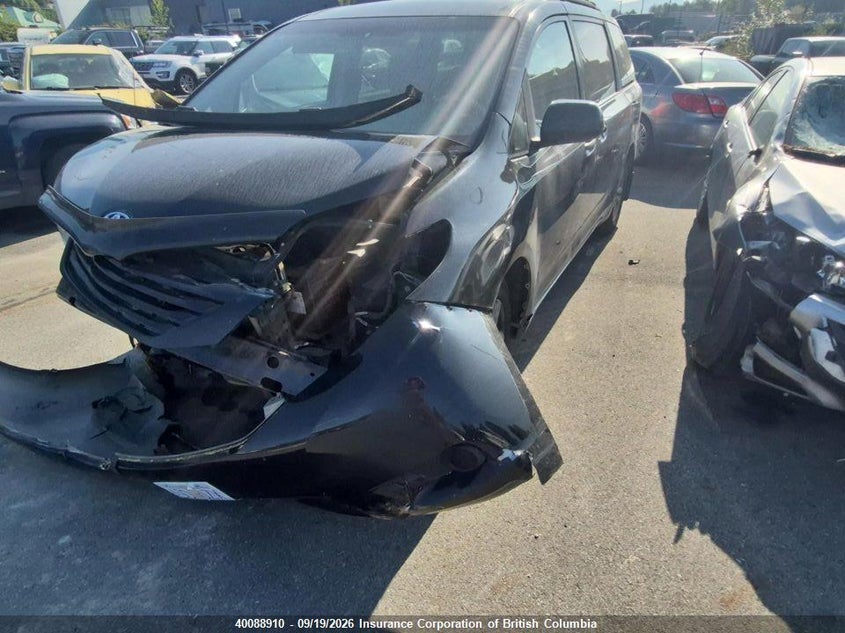2022 Nissan Navara (Frontier), Front, IAAI, VIN 1N6ED1EJ2NN647105 — photo 2