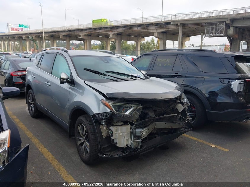 Vin: 2t3bfrev9jw811423, lot: 30108355, toyota rav4 le 2018 img_1