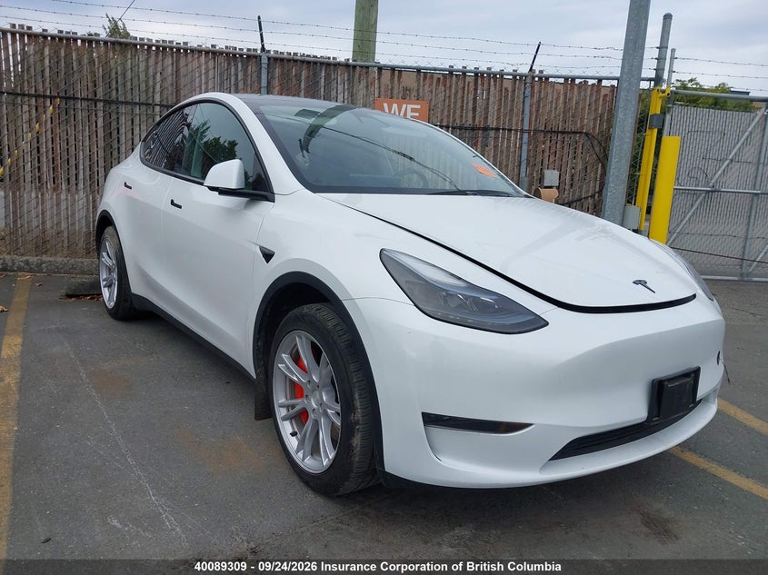 2023 Tesla Model Y, Left Side, IAAI, VIN LRWYGDFD6PC902853