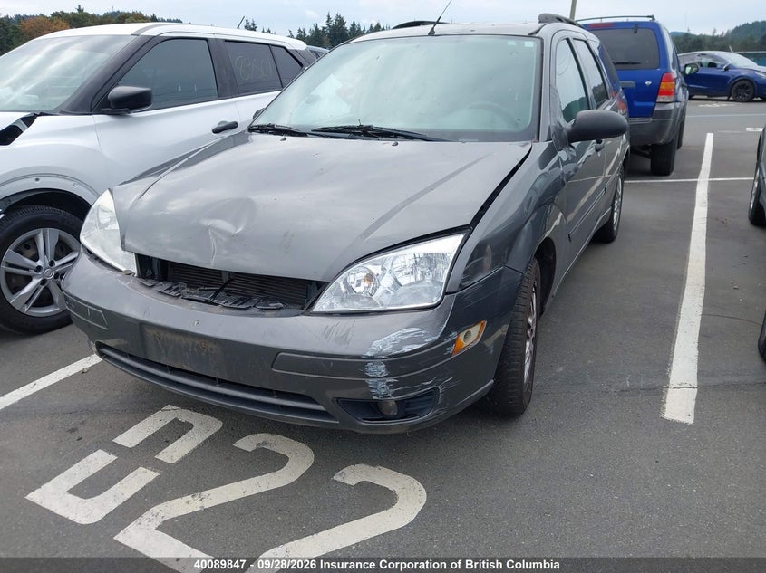 2005 Ford Focus, Front, IAAI, VIN 1FAFP36N25W295557 — photo 2
