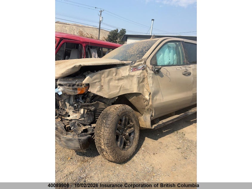 2022 Chevrolet Silverado K1500 Trail Boss Custom, Front, IAAI, VIN 3GCPDCEDXNG609194 — photo 2