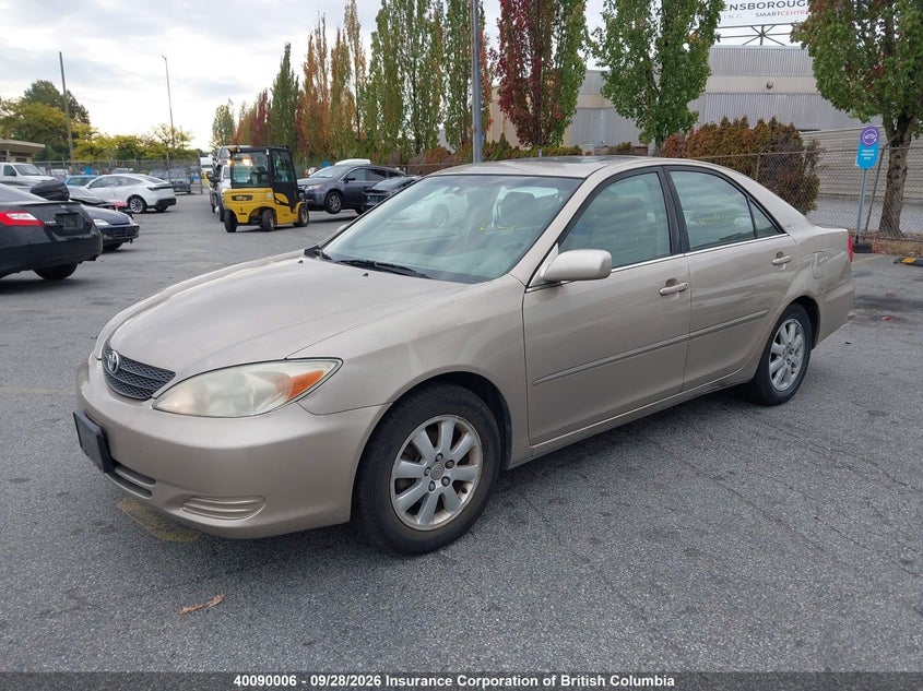 2002 Toyota Camry, Right Side, IAAI, VIN JTDBE30K320085948 — photo 2