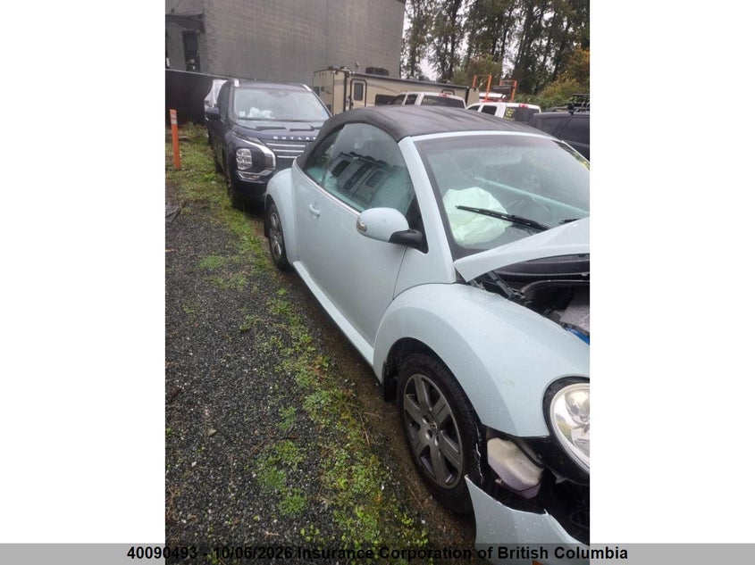 2006 Volkswagen New Beetle Convertible 2.5L, Удар спереди, IAAI, VIN 3VWRF21Y16M330772
