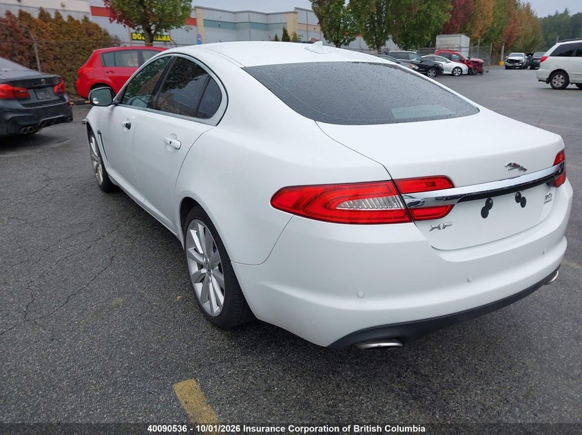 Vin: sajxj0efxd8s89003, lot: 30109967, jaguar xf 20133