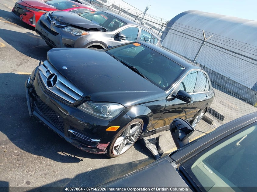 2013 Mercedes-Benz C 350 4Matic, Front, IAAI, VIN WDDGF8JB2DA811090 — photo 2
