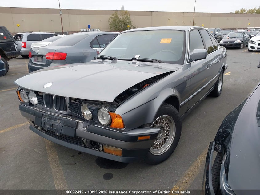 1992 BMW 525Ia, Front, IAAI, VIN WBAHD6313NBJ72210 — photo 2