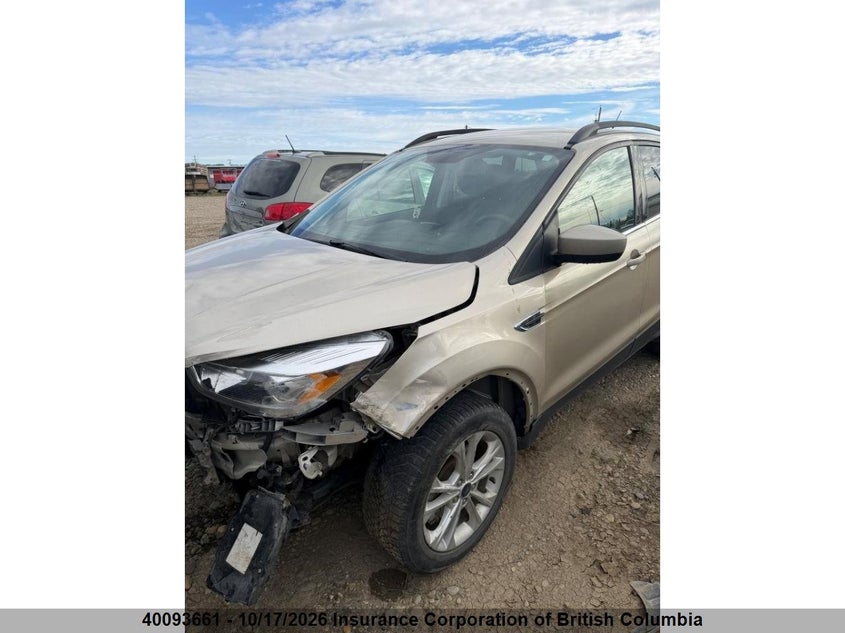 Vin: 1fmcu9gd9hua72085, lot: 30113844, ford escape se 20172