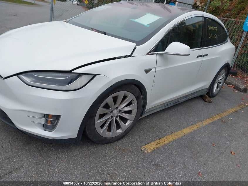 2016 Tesla Model X Awd/Standard Range, Right Side, IAAI, VIN 5YJXCBE25GF017920 — photo 2