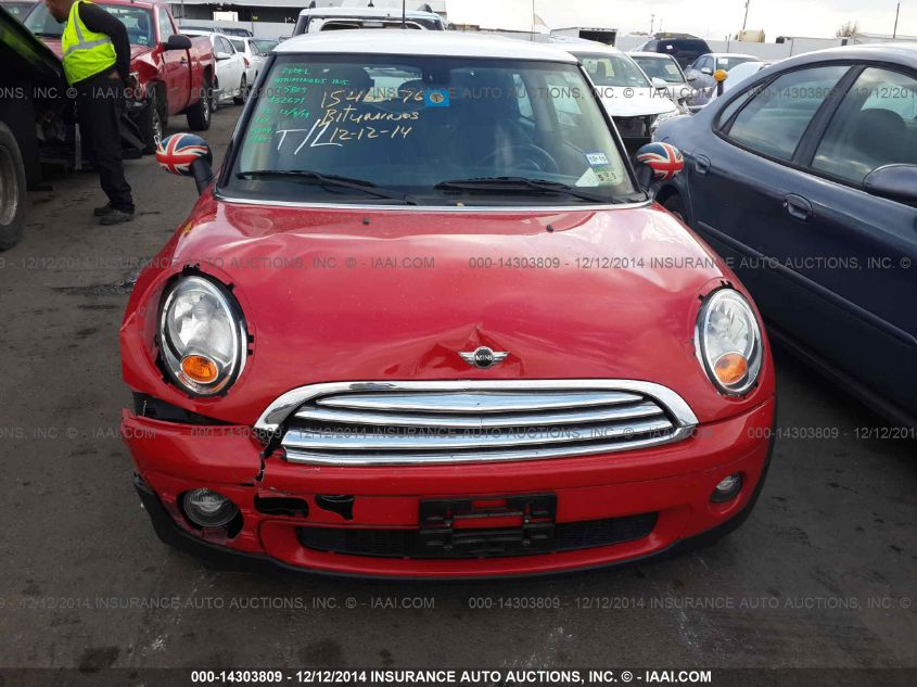 2008 Mini Cooper Hardtop VIN: WMWMF33518TT68168 Lot: 14303809