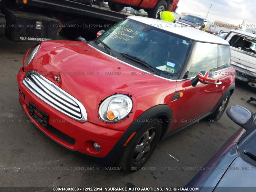 2008 Mini Cooper Hardtop VIN: WMWMF33518TT68168 Lot: 14303809