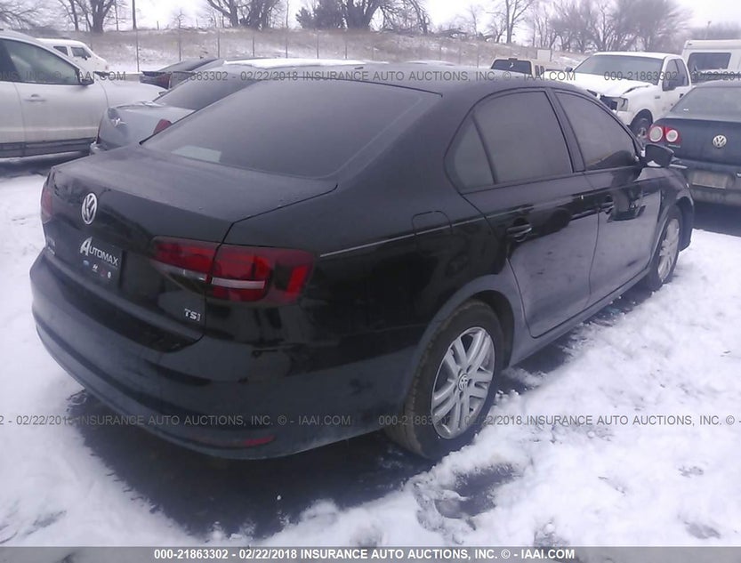3VW2B7AJXJM213679