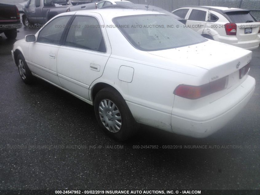 4T1BG22K7YU982561 2000 Toyota Camry Le