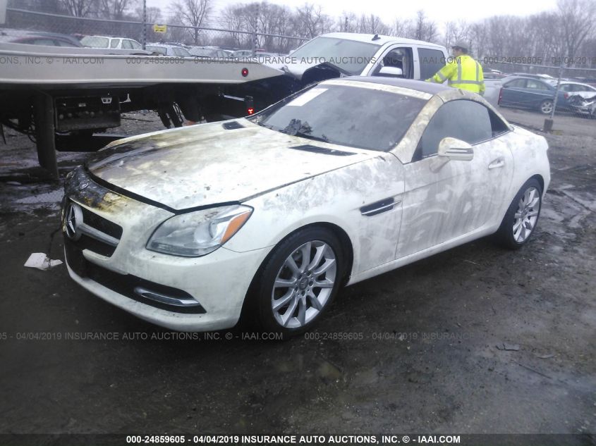 VIN WDDPK3JA2GF122017 2016 Mercedes-Benz SLK-Class,... no.2