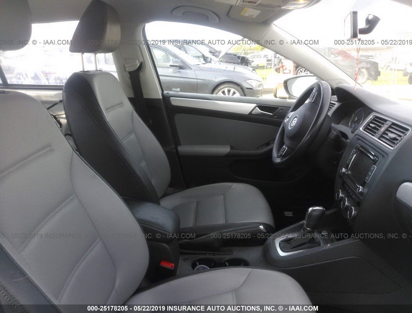 3VW637AJ3EM273548