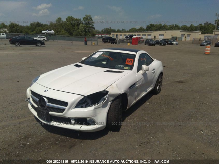 VIN WDDPK4HA4FF097860 2015 Mercedes-Benz SLK-Class,... no.2