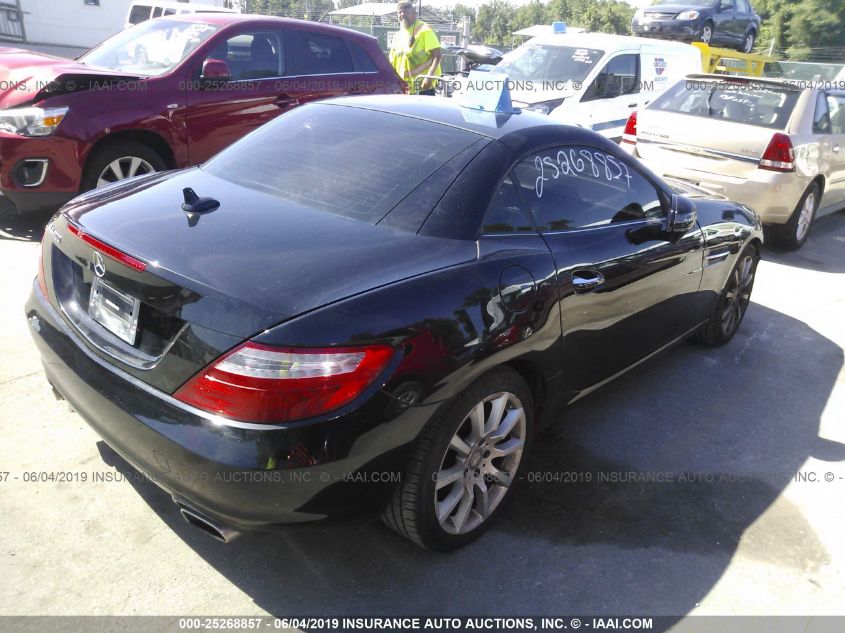 VIN WDDPK3JA3GF123158 2016 Mercedes-Benz SLK-Class,... no.2