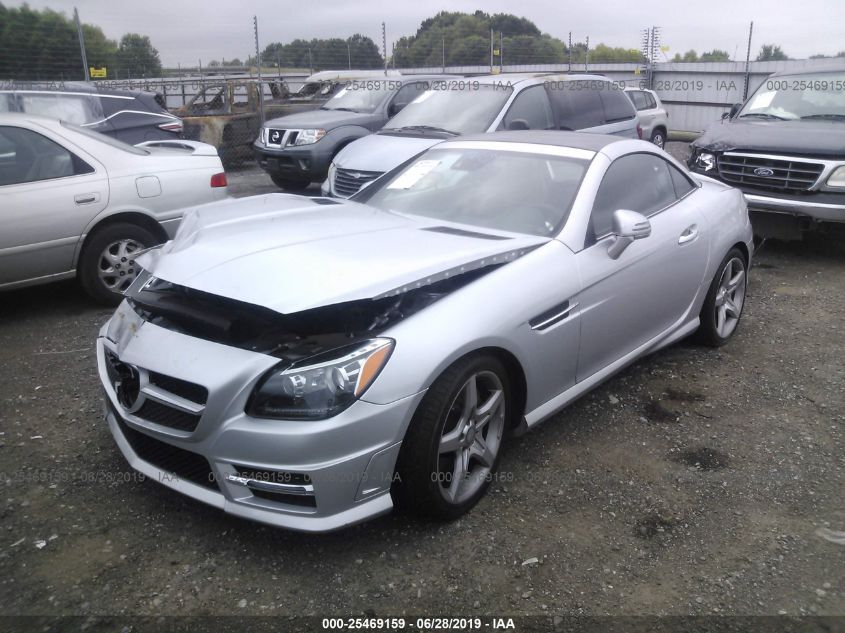 VIN WDDPK3JA1GF117410 2016 Mercedes-Benz SLK-Class,... no.2