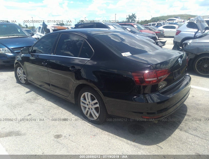 3VW2B7AJ7HM241157