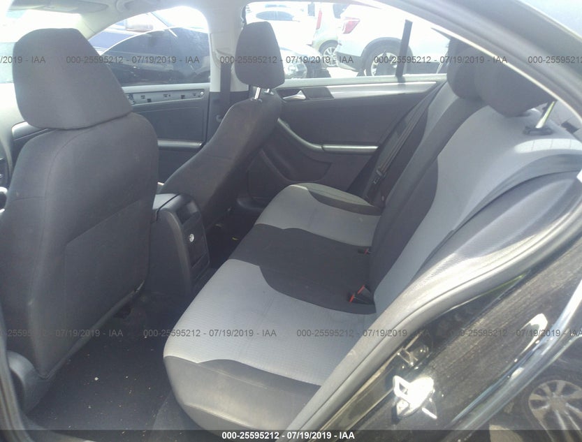 3VW2B7AJ7HM241157