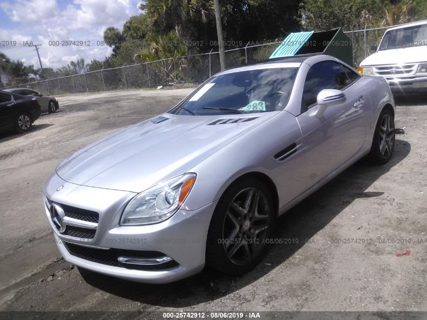 VIN WDDPK4HAXFF102558 2015 Mercedes-Benz SLK-Class,... no.2