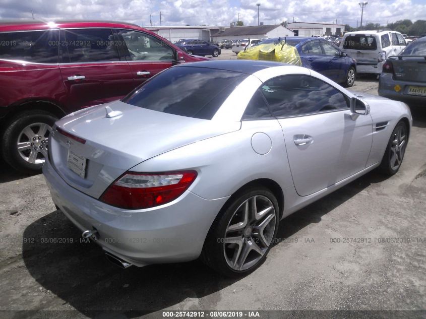 VIN WDDPK4HAXFF102558 2015 Mercedes-Benz SLK-Class,... no.4