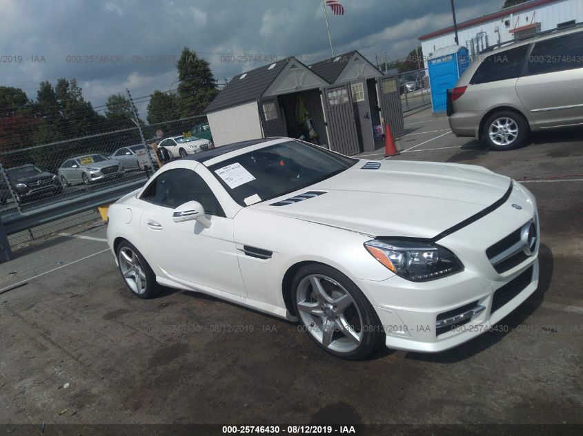 VIN WDDPK3JA0GF121674 2016 Mercedes-Benz SLK-Class,... no.1