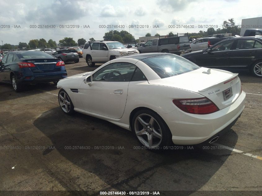 VIN WDDPK3JA0GF121674 2016 Mercedes-Benz SLK-Class,... no.3