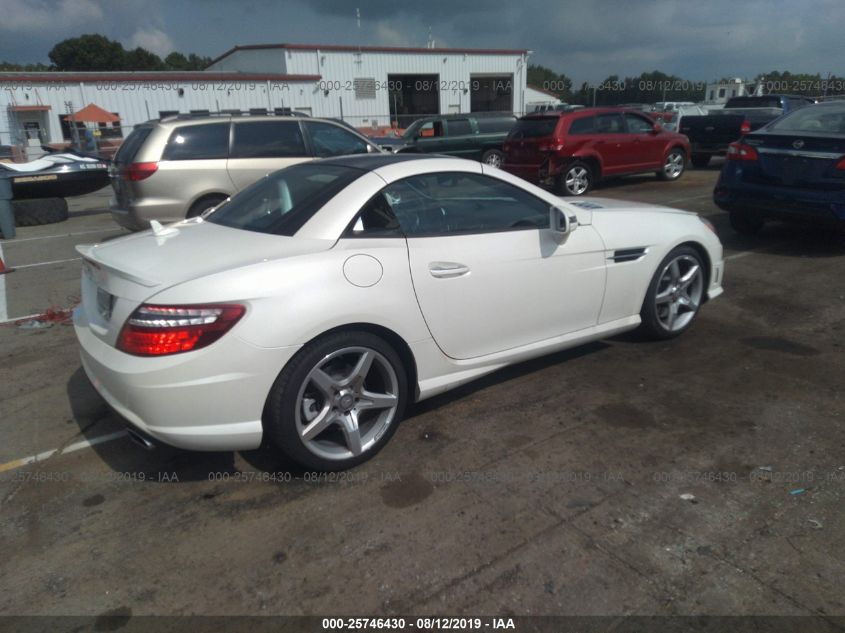 VIN WDDPK3JA0GF121674 2016 Mercedes-Benz SLK-Class,... no.4