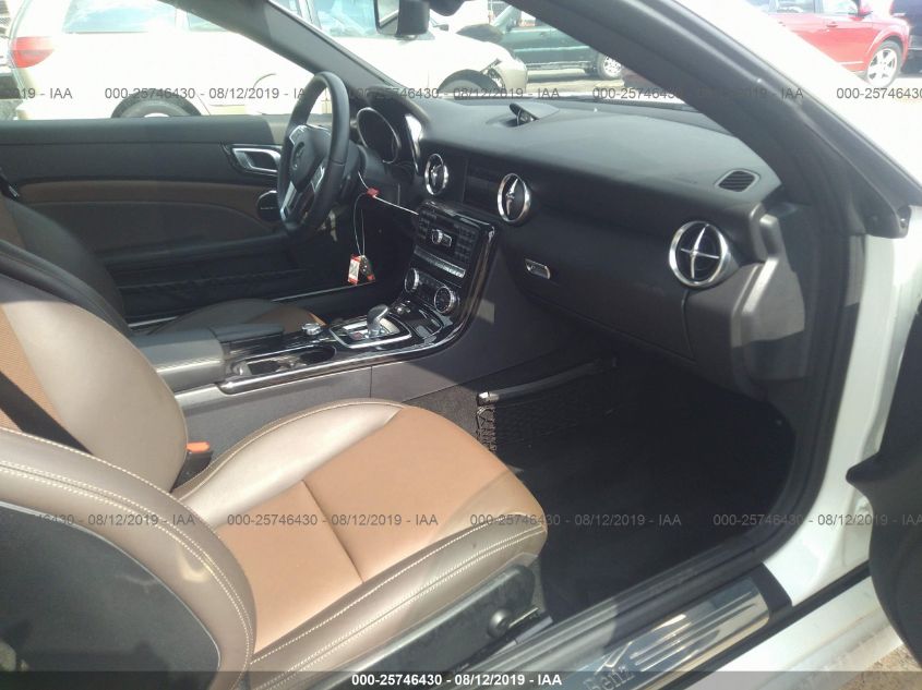 VIN WDDPK3JA0GF121674 2016 Mercedes-Benz SLK-Class,... no.5