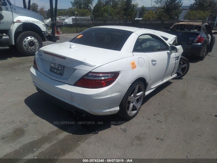 VIN WDDPK4HA5DF061334 2013 Mercedes-Benz SLK-Class,... no.4