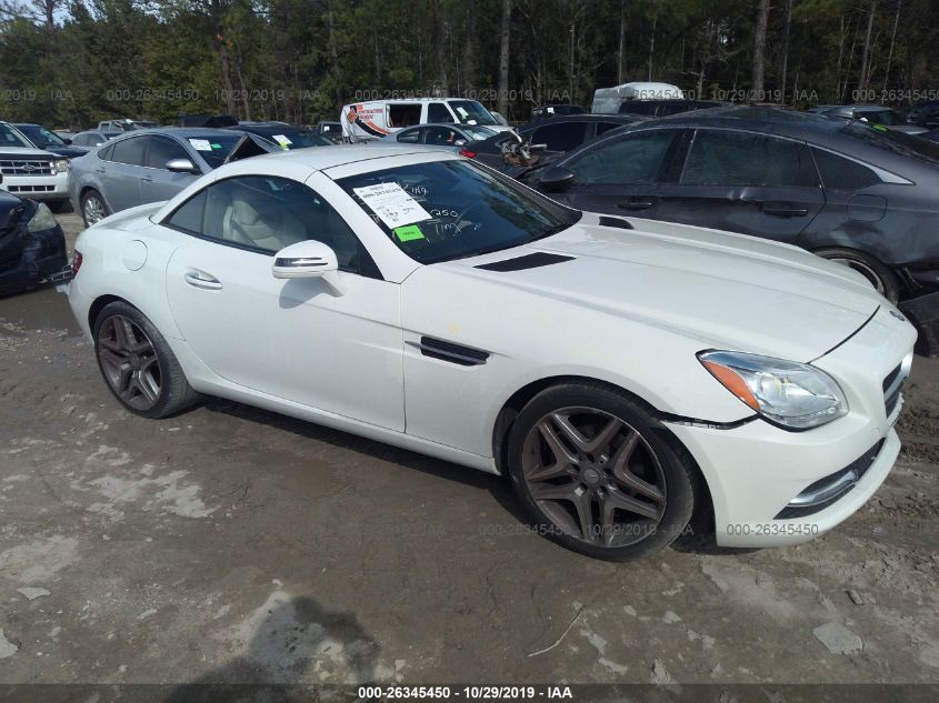 VIN WDDPK4HA2DF056897 2013 Mercedes-Benz SLK-Class,... no.1