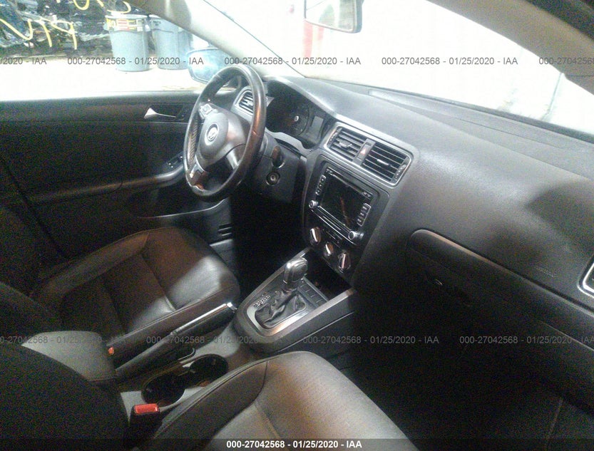 3VWDX7AJ8BM323786