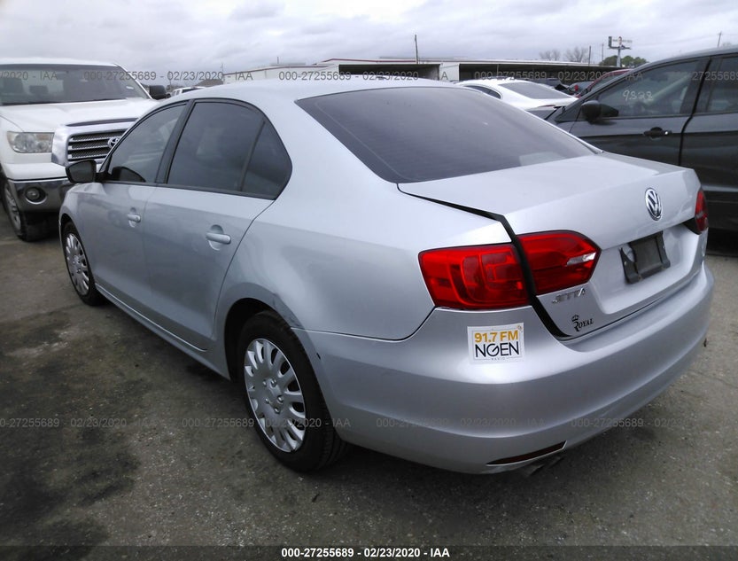 3VW2K7AJ1BM103704