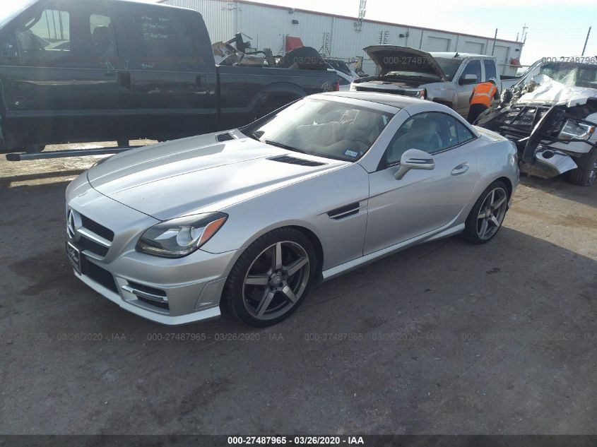 VIN WDDPK4HAXFF105055 2015 Mercedes-Benz SLK-Class,... no.2