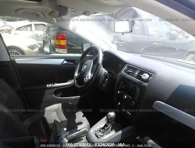 3VWLL7AJ8BM103894